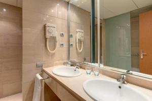 Koupelna v ubytování Hotel Ceuta Puerta de Africa + 12 fotografií