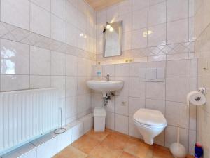 Afbeelding uit fotogalerij van Gemütliches Ferienhaus mit Balkon nähe Winterberg in Elpe