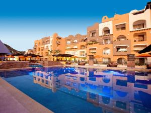 Bazén v ubytování Hotel Tesoro Los Cabos nebo v jeho okolí