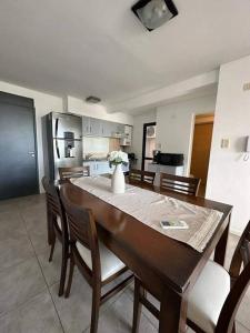 Η κουζίνα ή μικρή κουζίνα στο Departamento con cochera en Barrio Candioti