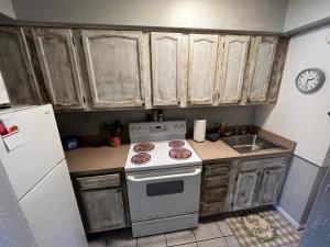 Köök või kööginurk majutusasutuses Surfside Suites