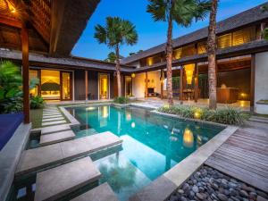 an image of a swimming pool in a house at Bumbak Park Villas By Nakula in Canggu
