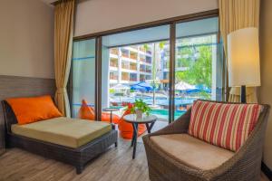 Bazén v ubytování Deevana Plaza Phuket - SHA Extra Plus nebo v jeho okolí