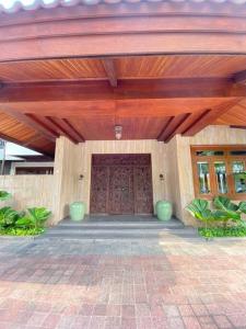 a large wooden building with a large wooden door at Rumah di Patra Kuningan, Jaksel in Jakarta