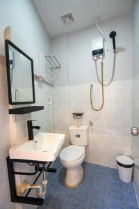 Koupelna v ubytování Cozy Coron Inn