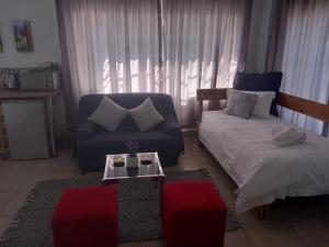 Postel nebo postele na pokoji v ubytování 7 On Grey Guesthouse