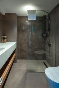 Bilik mandi di Route Hotel Kaleici - Adult Only (12+)