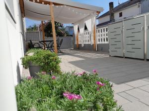 Vonkajšia záhrada v ubytovaní Apartmani Sidro