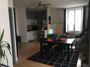 a living room with a dining room table and a kitchen at Appartement spacieux in Flize