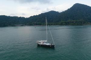 Gallery image of Pirate & Captain's Sailboat in Kampong Lalang