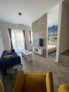 a living room with a couch and a tv at Apartmány Lucia in Poprad