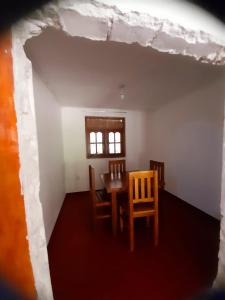 a room with a table and chairs and a window at Artomoro Ceylon motel in Demodera