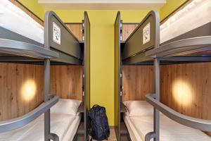 Postel nebo postele na pokoji v ubytování MEININGER Hotel Köln West