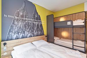 Postel nebo postele na pokoji v ubytování MEININGER Hotel Köln West