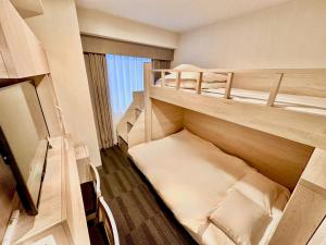 a bunk room with two bunk beds in it at Hotel Rose Garden Shinjuku in Tokyo