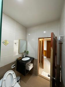 Koupelna v ubytování Quê Tôi 2 Hotel