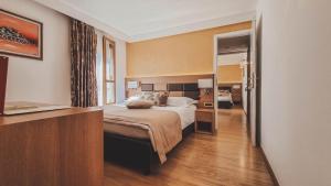 a hotel room with a bed and a desk at Hotel Cittar in Novigrad Istria