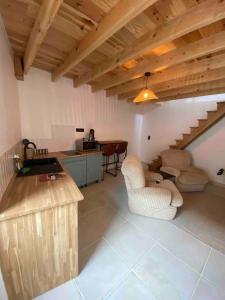 Kuchyň nebo kuchyňský kout v ubytování Petite maison de village