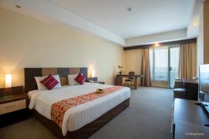 Postel nebo postele na pokoji v ubytování Wiltop Hotel Jambi + 30 fotografií