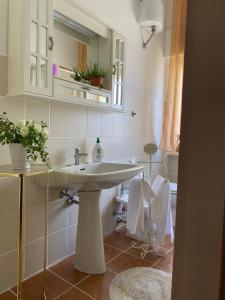 Koupelna v ubytování Casa Vacanza Lilia vicino la Stazione e Caserma