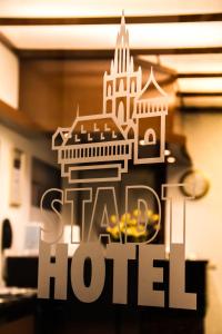 Logotypen eller skylten för hotellet