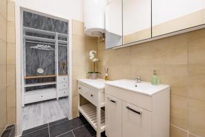 a bathroom with a sink and a mirror at #16 Relax Apartment Prater/Messe in Vienna