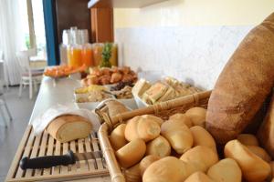 Makanan di atau berdekatan hotel