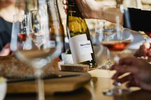 Nápoje v ubytování MEYERHOF - Bioweingut, Vinothek & Gästehaus