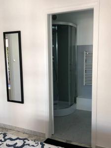 a bathroom with a shower and a mirror on a wall at Vue mer, 2 pièces lumineux in Nice