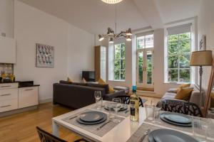 Η κουζίνα ή μικρή κουζίνα στο Fitzrovia Mansion Apartments in Belfast's Cathedral Quarter