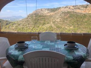 a table with chairs and a table with a view of a mountain at Paraíso in Cumbre del Sol