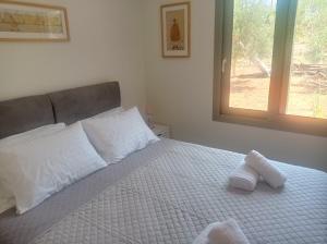 リキアにあるOlive Garden Villasのベッドとタオル2枚のある寝室 +83枚の写真