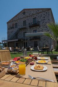 a table with food and drinks on top of it at Cunda Labris Hotel in Ayvalık
