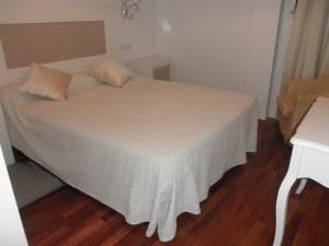 Posteľ alebo postele v izbe v ubytovaní Hostal Doña Blanca