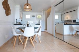 Kuchnia lub aneks kuchenny w obiekcie Sea Front Beach House Macarena A