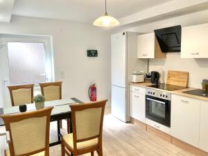 a kitchen with a table and a dining room at Entspannte Souterrain Wohnung in Munster