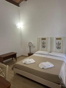 a bedroom with a large bed with towels on it at B&B Vittorio Emanuele in Cirò Marina