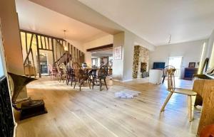 Photo de la galerie de l'établissement Maison La Motte with bicycle parking, à Saint-Hilaire-du-Harcouët