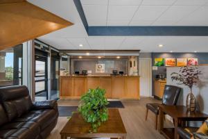 a living room with a couch and a table at Quality Inn Westfield - Springfield in Westfield