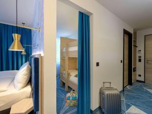 ibis Styles Bad Reichenhall客房内的一张或多张床位