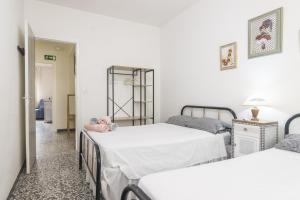 two beds in a room with white walls at Cal Marcos in Torregrosa
