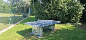 Stolný tenis v ubytovaní Charmant logement dans un écrin de verdure alebo v jeho okolí
