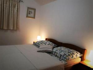 Postel nebo postele na pokoji v ubytování Holiday apartment in Razanj with sea view, terrace, air conditioning, WiFi 4773-3