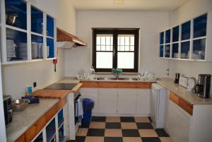 A kitchen or kitchenette at Allmar Hostel