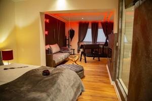 Postel nebo postele na pokoji v ubytování exkl. romantisches SM Apartment Black Rose