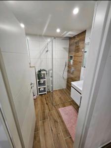 Koupelna v ubytování Near Messe and Playmobil Funpark between Nürnberg and Schwabach , Free parking , Netflix , 24h Self Check-in + 71 fotografií