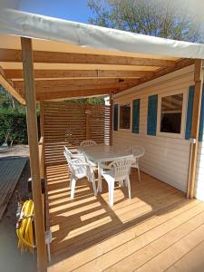 Gallery image of Camping Domaine des Iscles in La Roque-dʼAnthéron