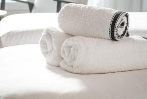 Cama o camas de una habitación en PRINCIPE DE VERGARA ROOMS Lujo en el centro de Logroño