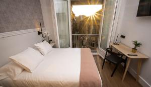 Cama o camas de una habitación en PRINCIPE DE VERGARA ROOMS Lujo en el centro de Logroño