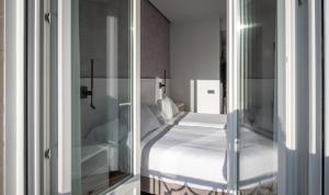 Cama o camas de una habitación en PRINCIPE DE VERGARA ROOMS Lujo en el centro de Logroño